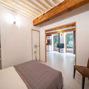 https://secret-courtyard-of-annecy.hotels-rhonealpes.com